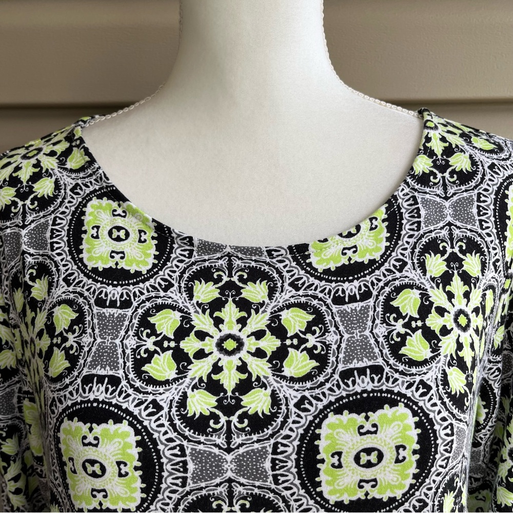 •Ruby Rd.• Three-Quarter Sleeve Patterned Top - Size Medium - Picture 3 of 7